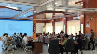 Rapat mematangkan persiapan pelaksanaan Halal Bihalal Kebangsaan, di Aula ESDM Kalteng